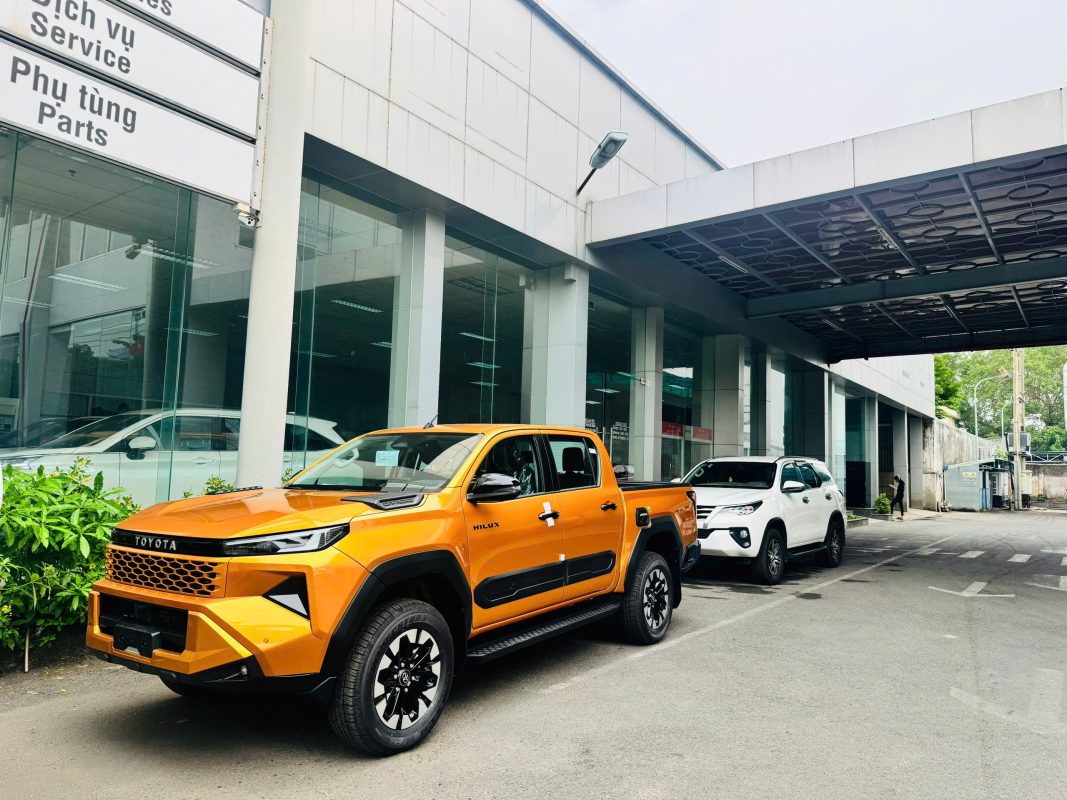 giá xe toyota hilux đà nẵng