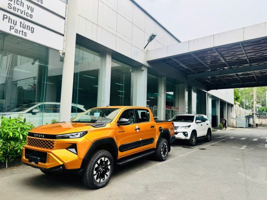 giá xe toyota hilux đà nẵng